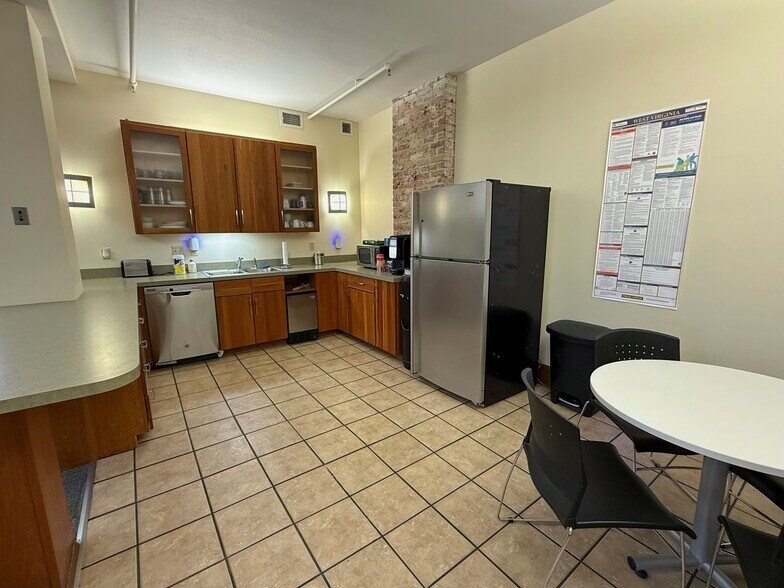 More Photos Of 222 Capitol St, Charleston Storefront Retail Office For Sale