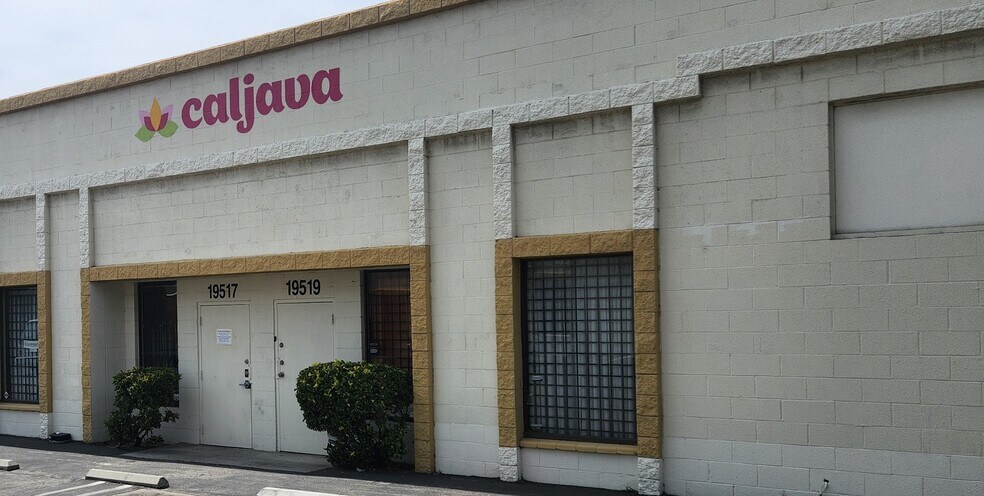 More Photos Of 19509-19529 Business Center Dr, Northridge Warehouse For Lease