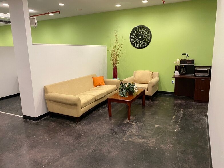 More Photos Of 1501 Iron St, North Kansas City Warehouse For Lease