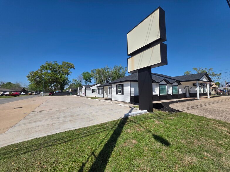 More Photos Of 512 Uvalde Rd, Houston Office For Lease