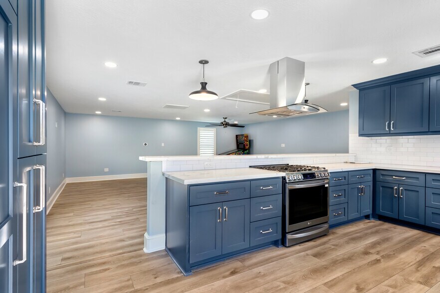 More Photos Of 203 Isaacks Rd, Humble Office For Lease