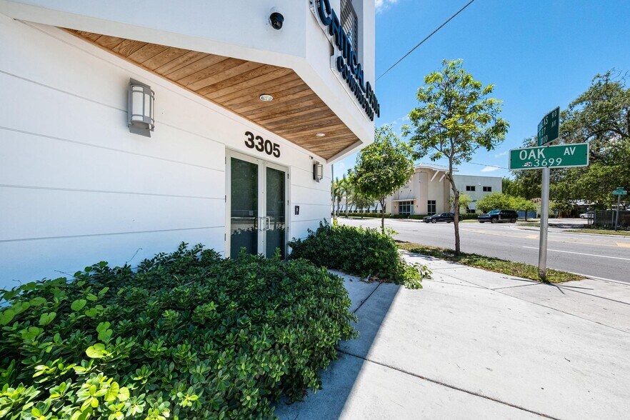 More Photos Of 3305 SW 37th Ave, Miami Office For Sale