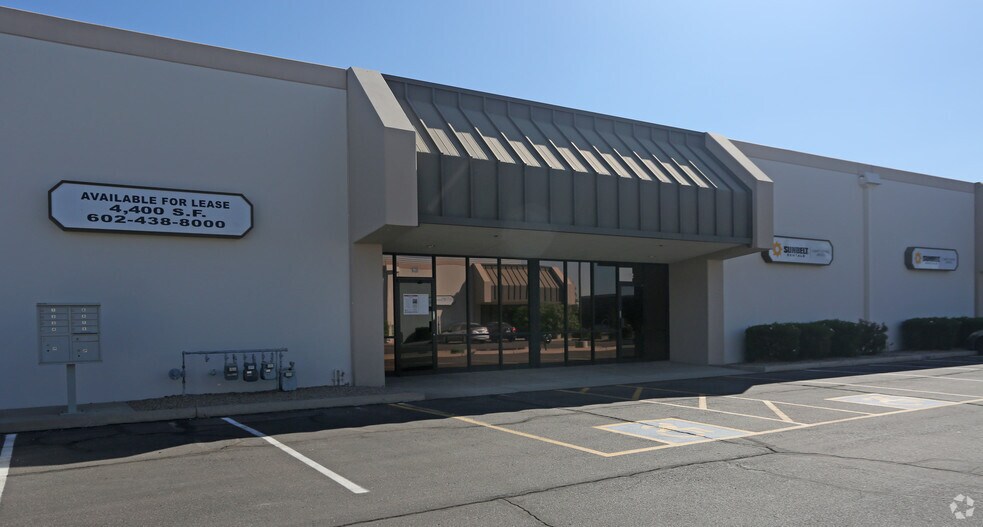 More Photos Of 3801 E Roeser Rd, Phoenix Warehouse For Lease