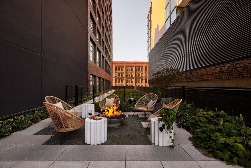 More Photos Of 200 N Green St, Chicago Hotel For Lease