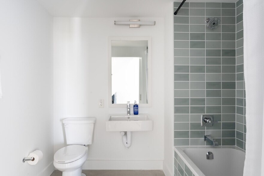 More Photos Of 1812 E 6th St, Austin Hospitality For Sale