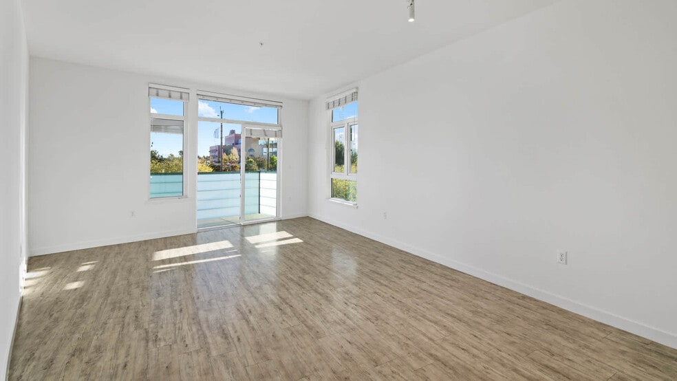 More Photos Of 1333 Powell St, Emeryville Apartments For Lease