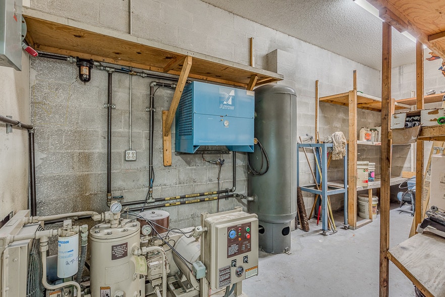 More Photos Of 6541 Industrial Ave, Port Richey Manufacturing For Lease