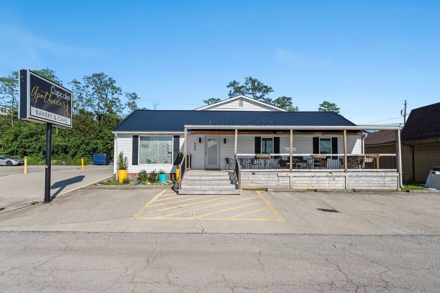 More Photos Of 808 Bypass Rd, Winchester Freestanding For Sale