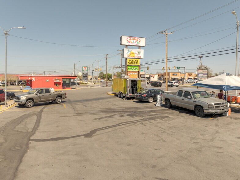 More Photos Of 4501-4609 S May Ave, Oklahoma City General Retail For Lease