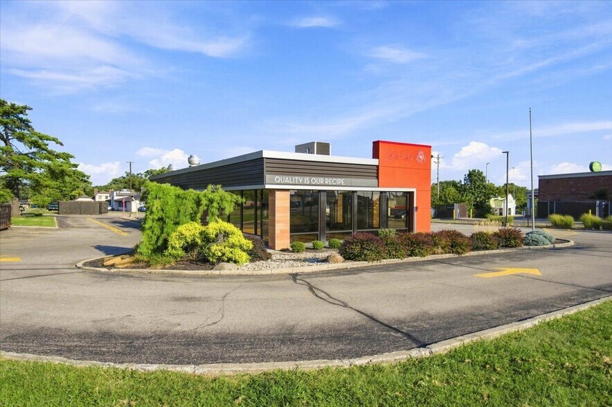 Primary Photo Of 11960 Lebanon Rd, Cincinnati Fast Food For Sale