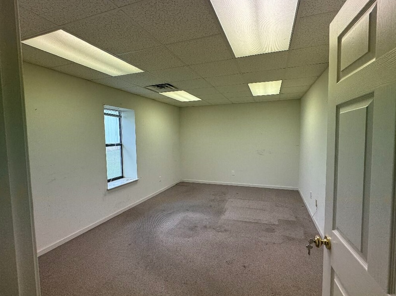 More Photos Of 103 Industrial Park Dr, Perry Distribution For Lease