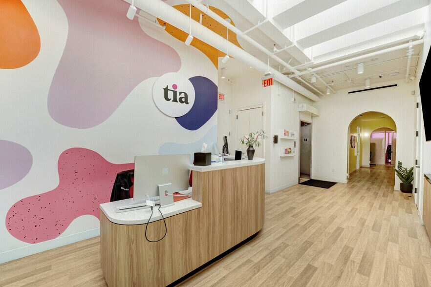 More Photos Of 3921 W Sunset Blvd, Los Angeles Storefront For Sale