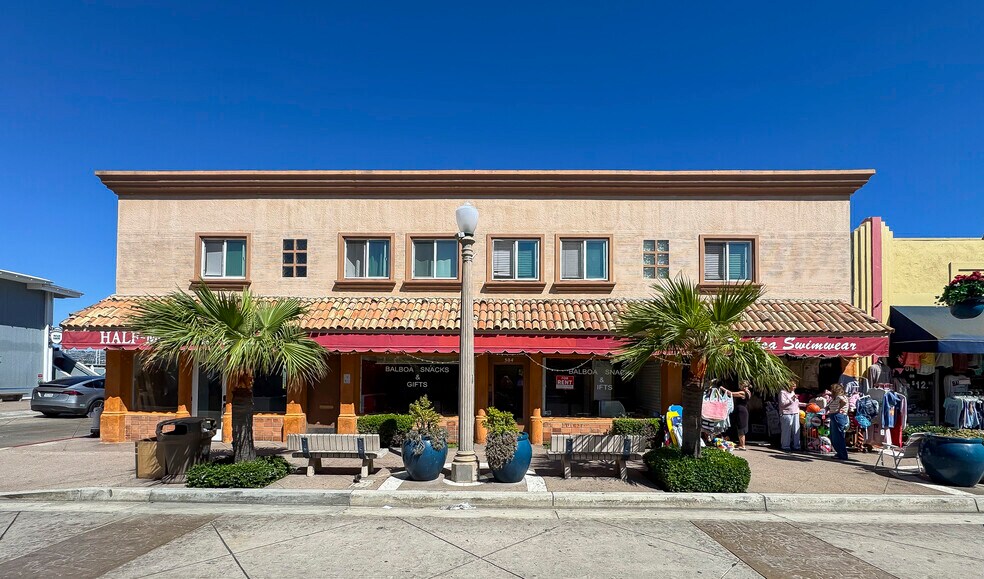 More Photos Of 304 Main St, Newport Beach Storefront Retail Residential For Lease