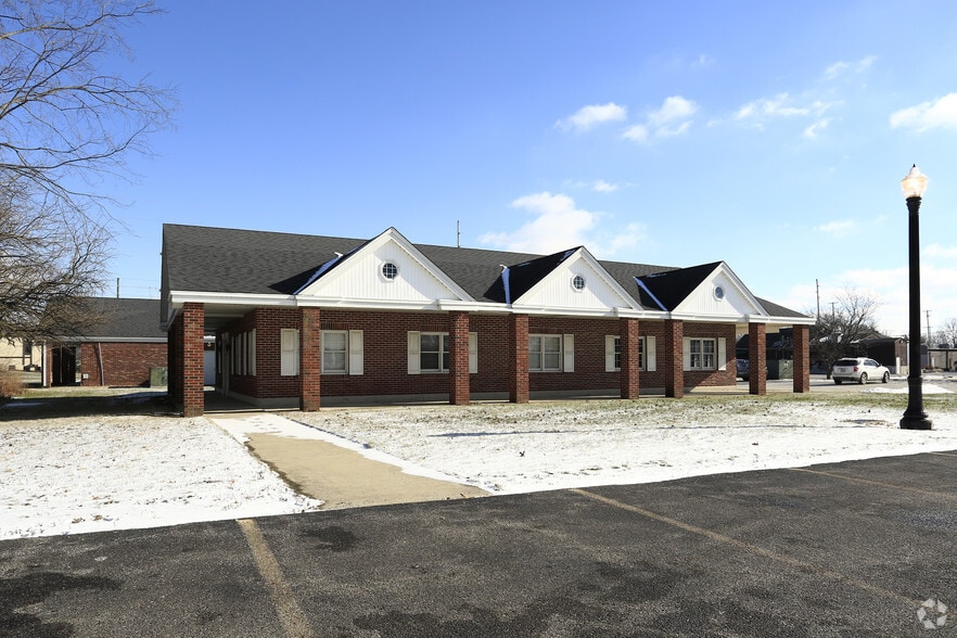 More Photos Of 419 Main St, Grafton Office For Lease