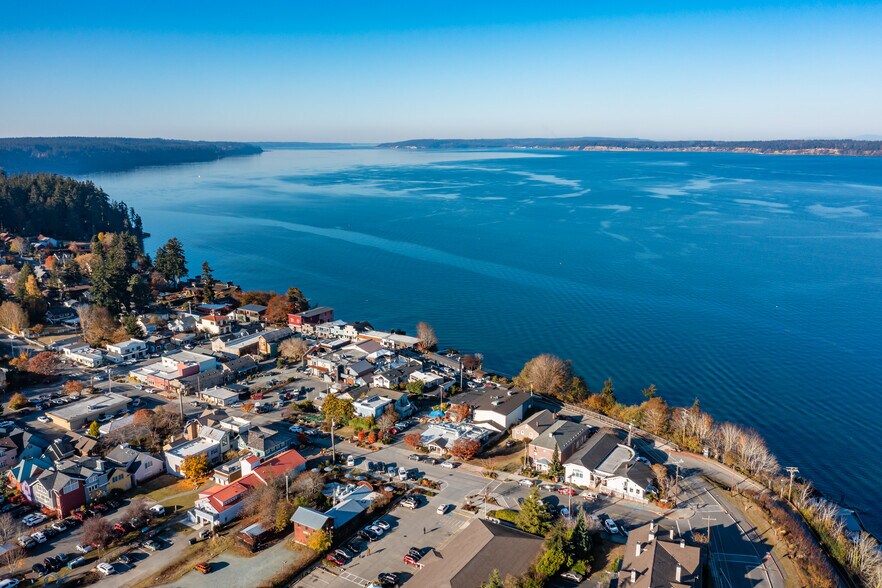 More Photos Of 105 1st St, Langley Storefront Retail Residential For Sale