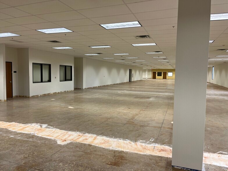 More Photos Of 2703 N Central Expy, Richardson Unknown For Lease