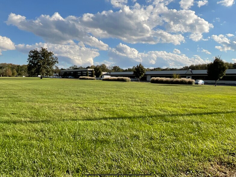 More Photos Of 100 Central Ave, Farmingdale Manufacturing For Lease