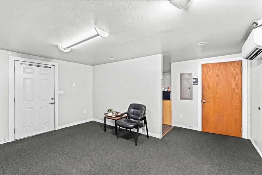 More Photos Of 3894 Roosevelt Blvd, Eugene Industrial For Sale