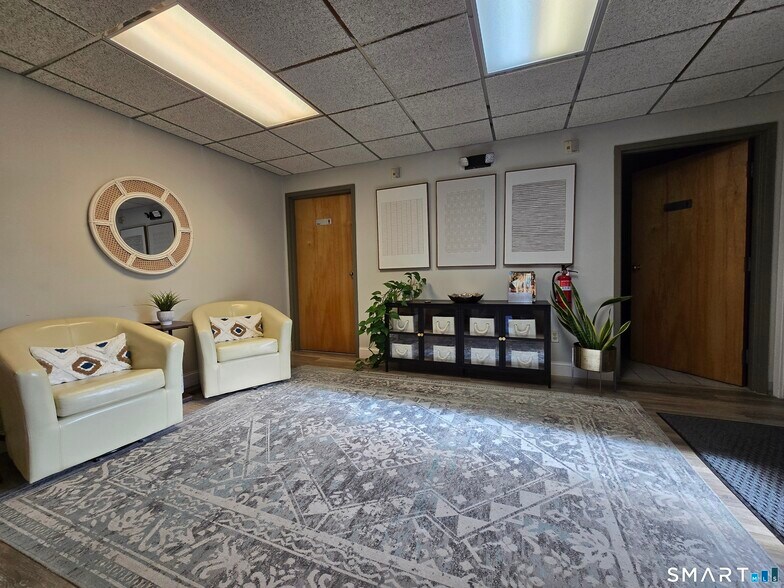 More Photos Of 1006 S Main St, Plantsville Office For Lease