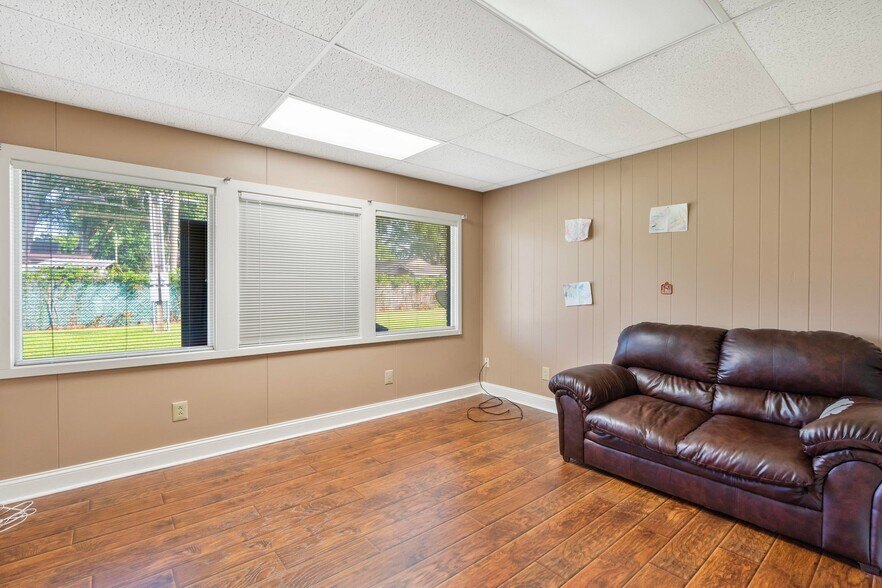 More Photos Of 428 Hospital Drive, Columbus Medical For Sale