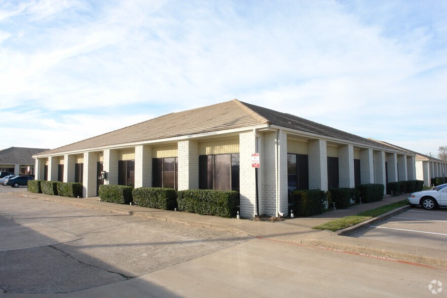More Photos Of 6800 Manhattan Blvd, Fort Worth Medical For Lease
