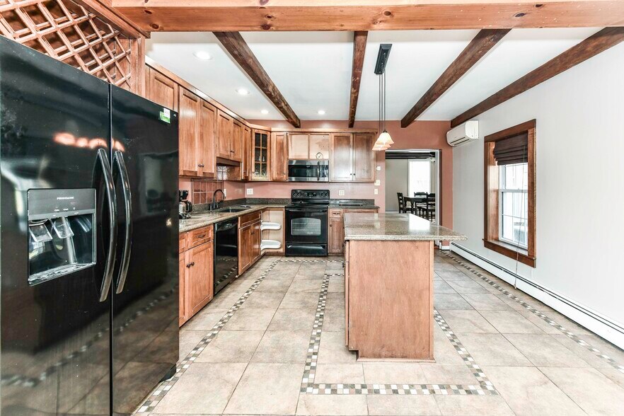 More Photos Of 173 Main St, Stanardsville Flex For Sale