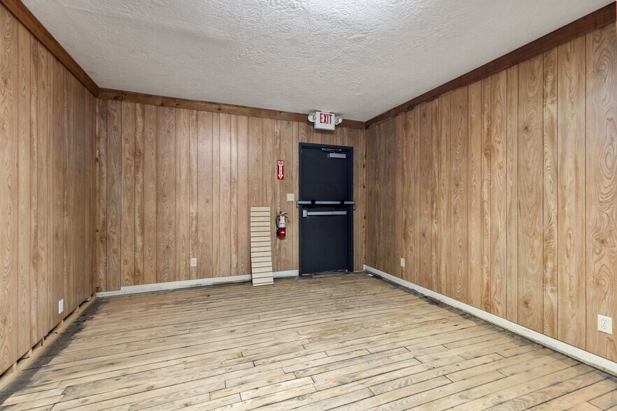 More Photos Of 40648 Hwy290 Business, Waller Office For Sale