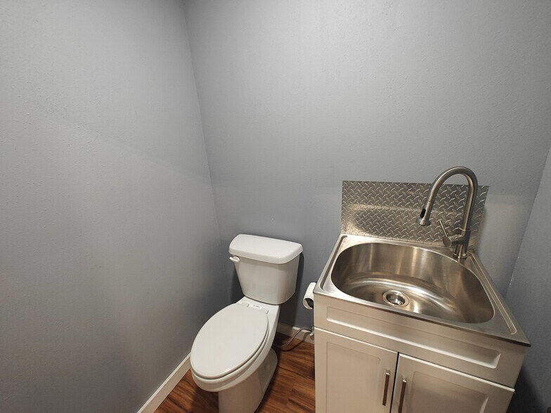 More Photos Of 32514 Highway 82, Cookson Flex For Sale