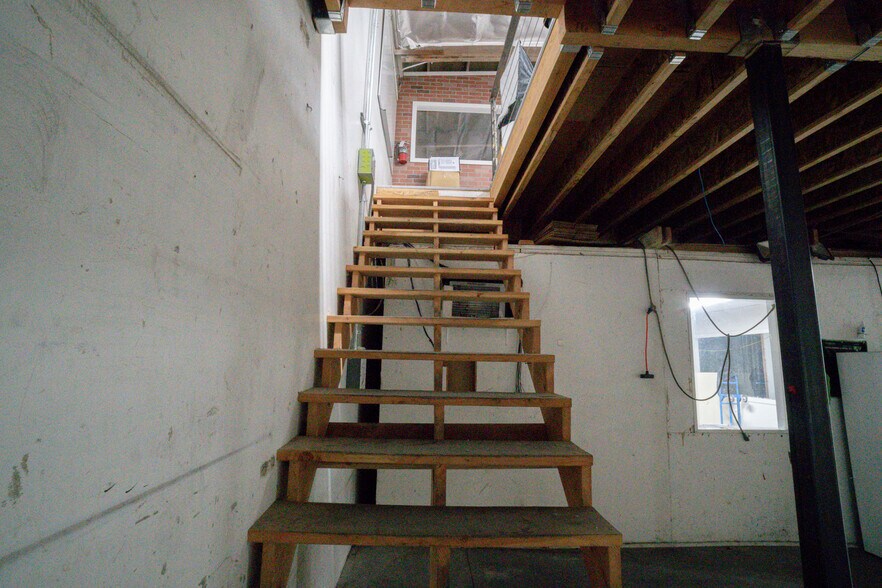 More Photos Of 13501 S Main St, Los Angeles Warehouse For Lease