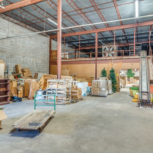 More Photos Of 3601 Capital Florist, Montgomery Showroom For Lease