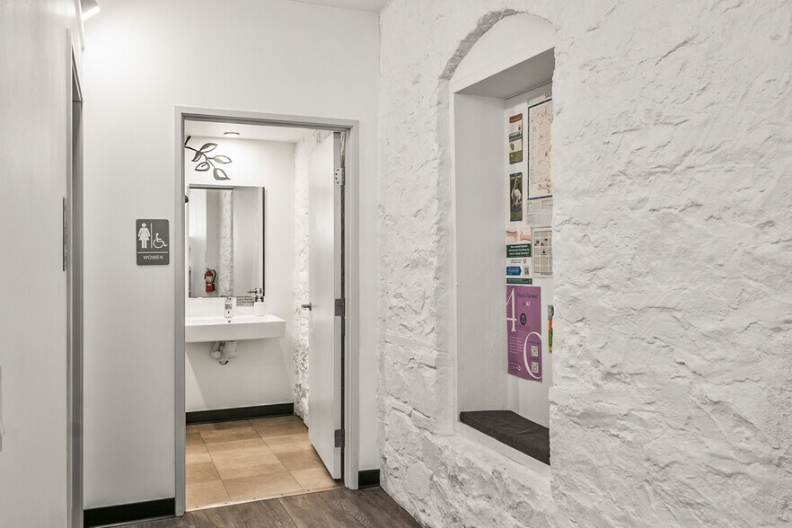 More Photos Of 618 Oak St, Baraboo General Retail For Sale