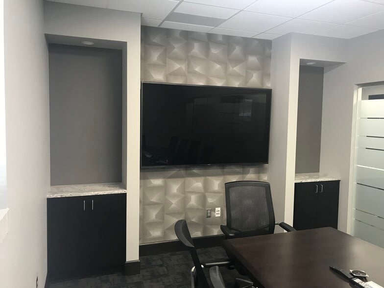 More Photos Of 366 Regency Pky, Omaha Medical For Lease