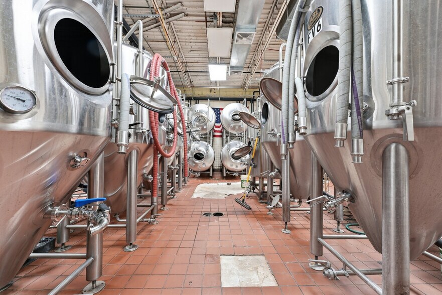 More Photos Of 89 Baldwin St, West Springfield Manufacturing For Sale