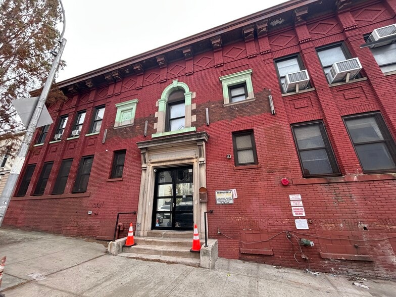 More Photos Of 122 18th St, Brooklyn Land For Lease