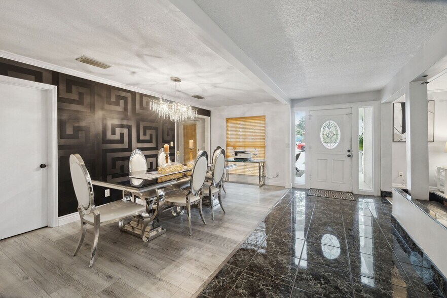 More Photos Of 8463 Beach Blvd, Jacksonville Freestanding For Lease