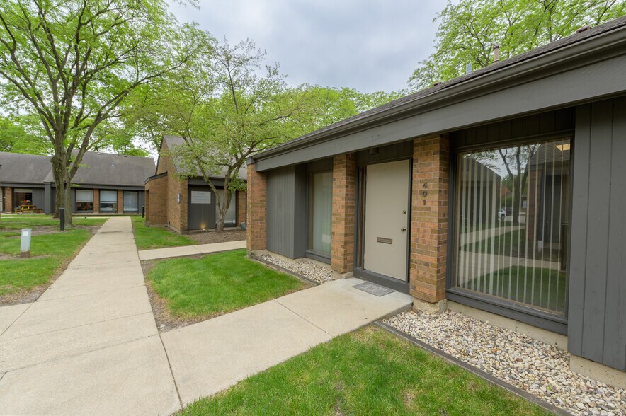 More Photos Of 1250 Executive Pl, Geneva Office For Lease