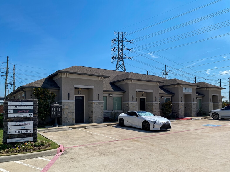 More Photos Of 12250 Queenston Blvd, Houston Office For Sale