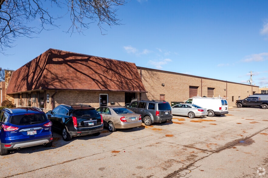 Primary Photo Of 3206-3210 W Lake Ave, Glenview Warehouse For Lease