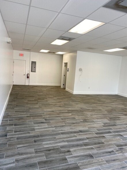More Photos Of 1318-1320 SE 47th St, Cape Coral Office For Lease