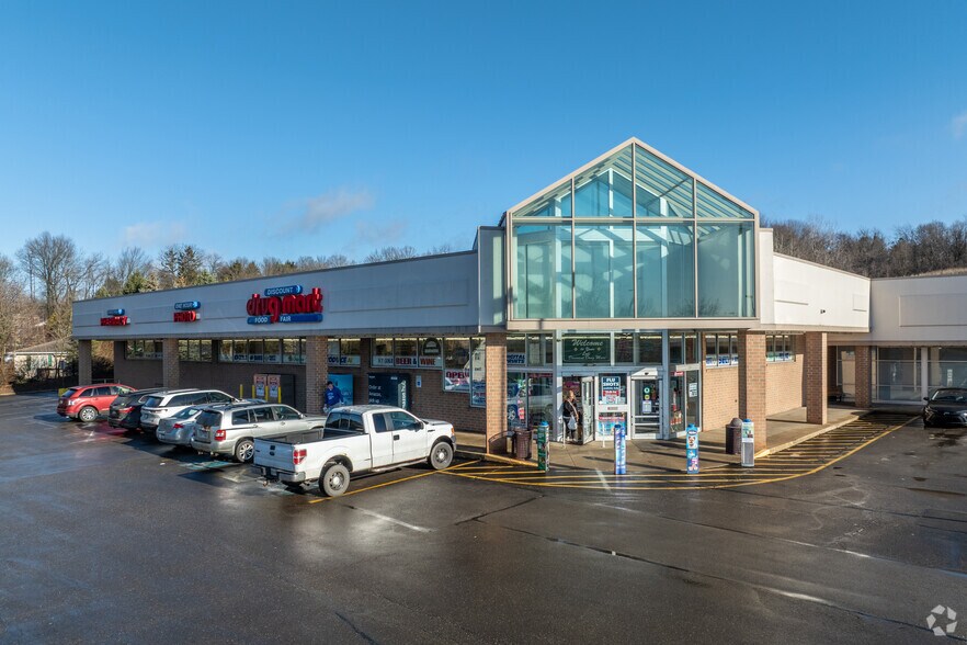 Primary Photo Of 661 Wooster St, Lodi General Retail For Lease