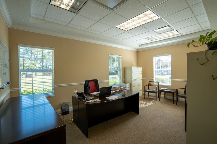 More Photos Of 1341 Providence Rd, Brandon Coworking Space