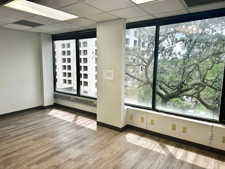 More Photos Of 751 Oak St, Jacksonville Office For Lease