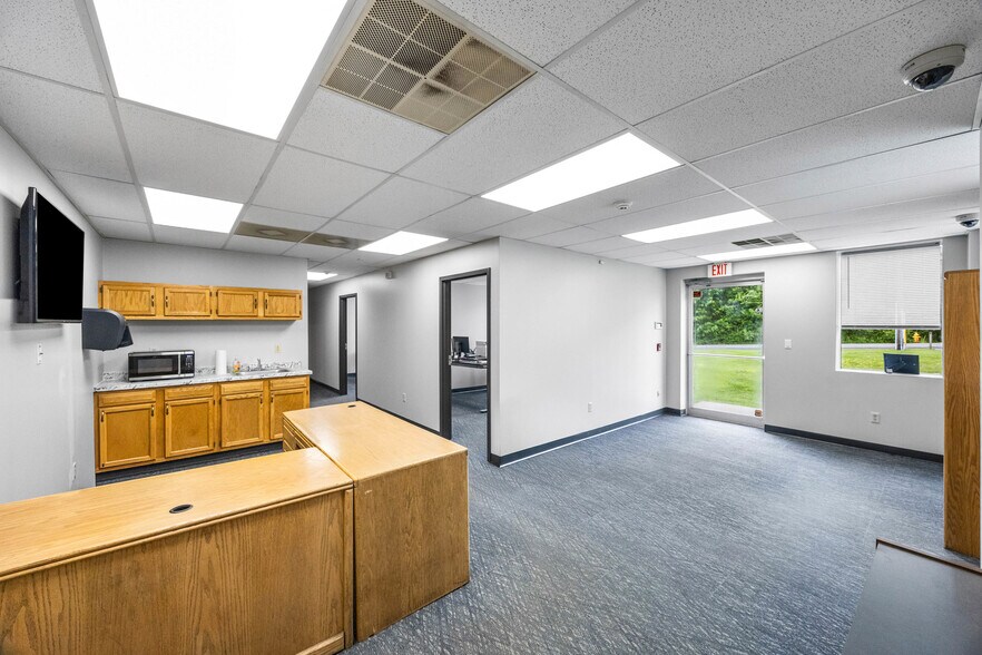 More Photos Of 80 Davis Pky, Clyde Warehouse For Sale