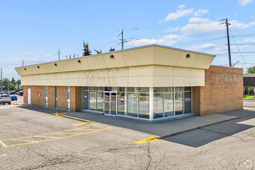 Primary Photo Of 23 Mountainview Rd S, Halton Hills Freestanding For Lease