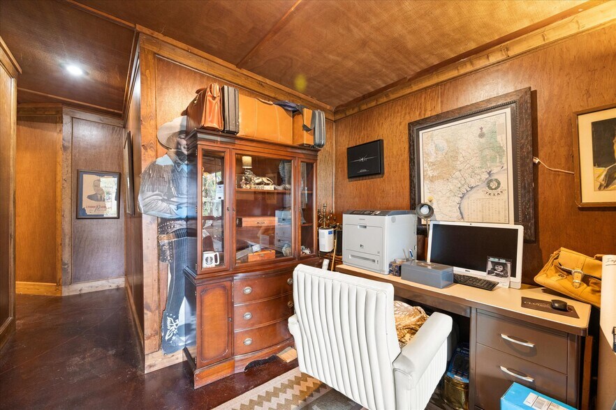 More Photos Of 1904 Floyd Rd, Weatherford Specialty For Sale