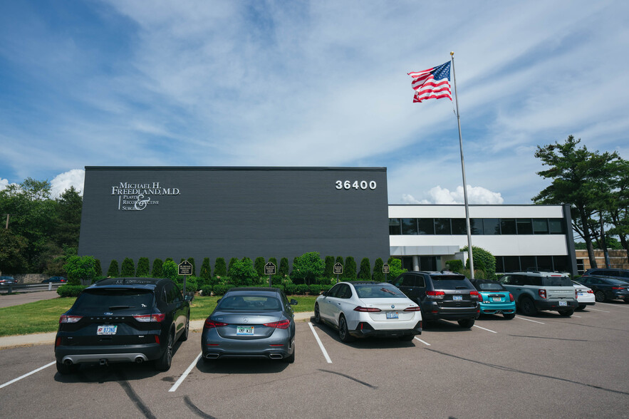 Primary Photo Of 36400 Woodward Ave, Bloomfield Hills Medical For Lease