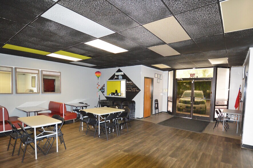 More Photos Of 2805 Earlham Pl, High Point Office For Sale