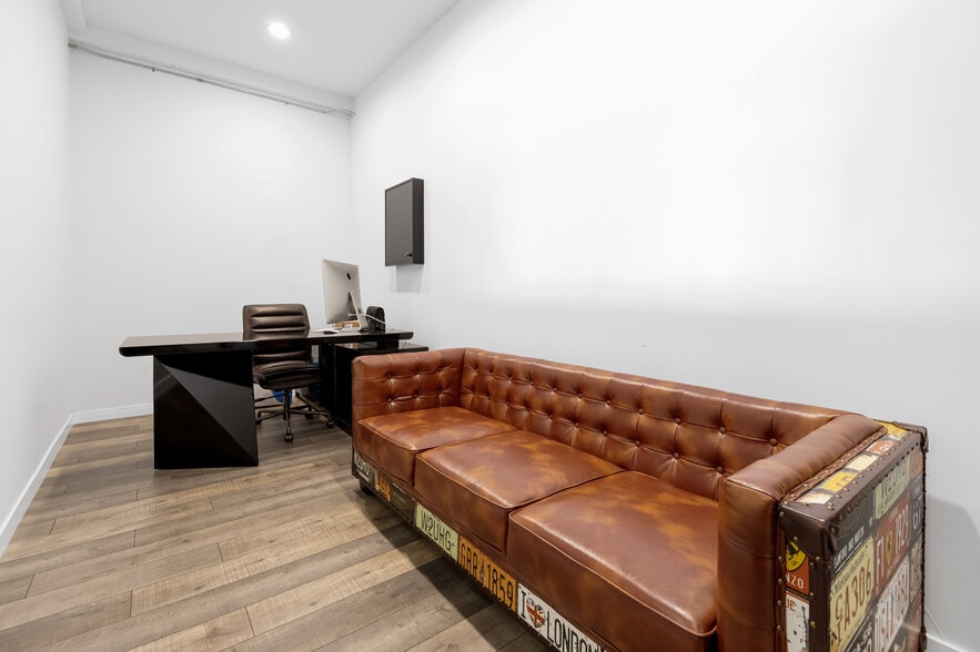 More Photos Of 1612 Magnolia Blvd, Burbank Storefront For Sale