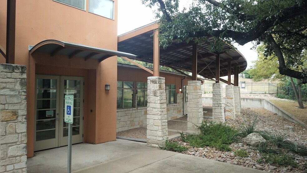 More Photos Of 7910 Cameron Rd, Austin Office For Sale