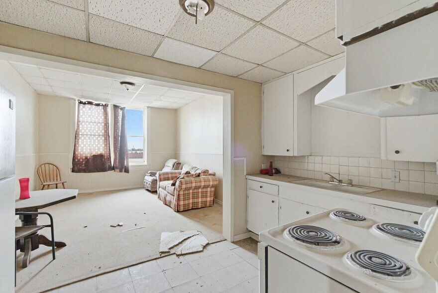 More Photos Of 100 W Central Ave, Comanche General Retail For Sale